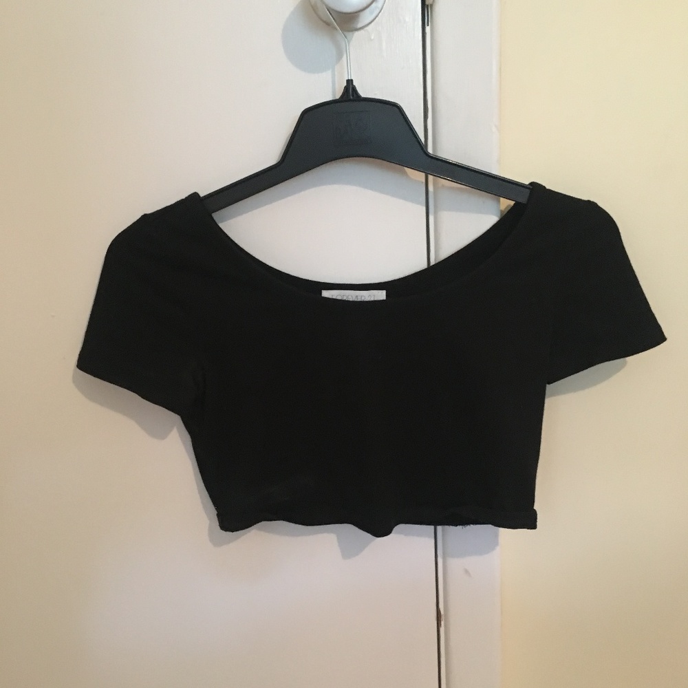 Scoop neck stretchy black crop top
